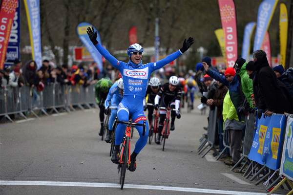 Roy Jans wins stage 2